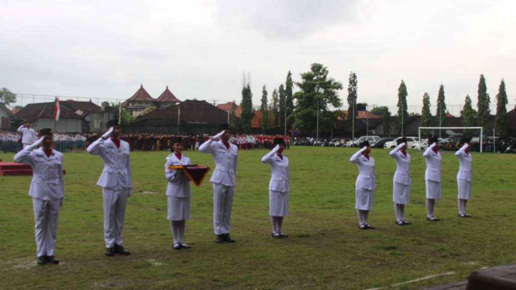 Upacara Peringatan Hari Ulang Tahun (HUT) ke-77 Tahun Kemerdekaan Republik Indonesia di Kecamatan Kuta Utara